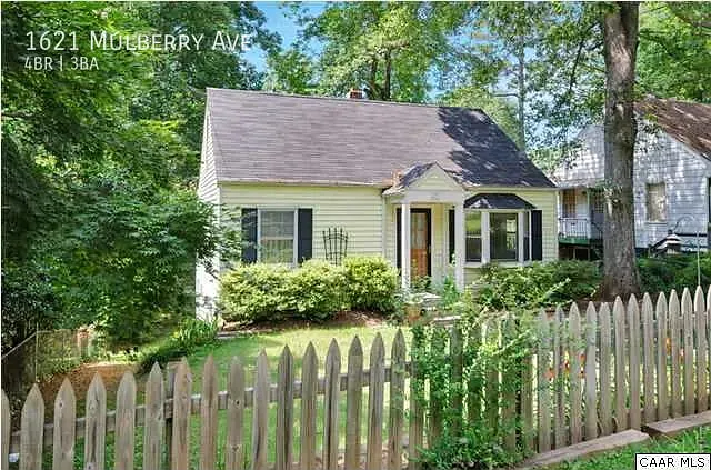 4 Bed / 2.5 Bath Single Family (Available 8/15/26) — Photo 2
