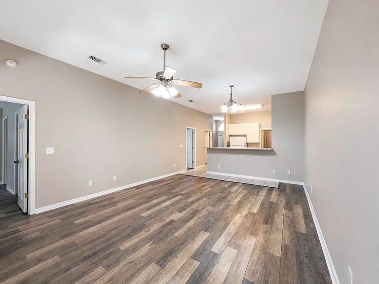 697 Ferguson Dr — Photo 4
