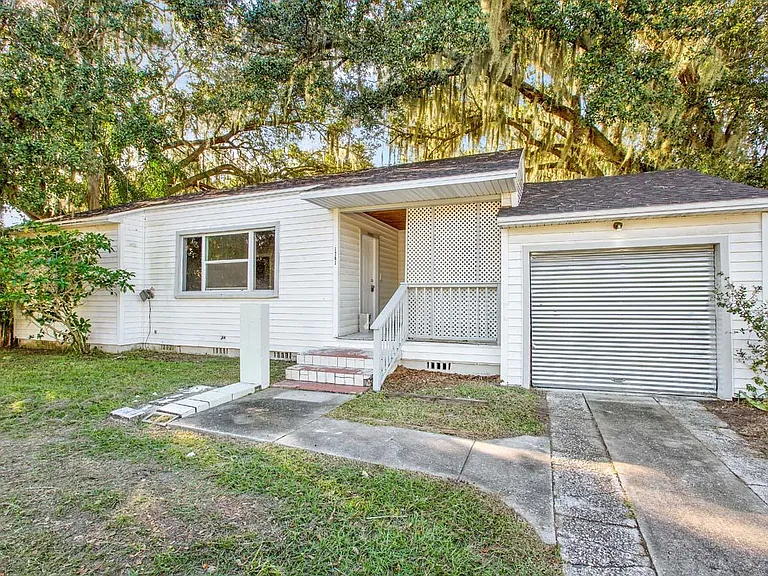 1281 Lakeview Dr — Photo 1