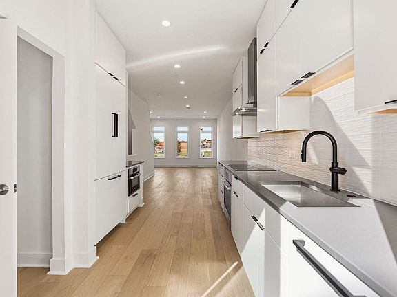 3rd image of 2607 1st St NW #R