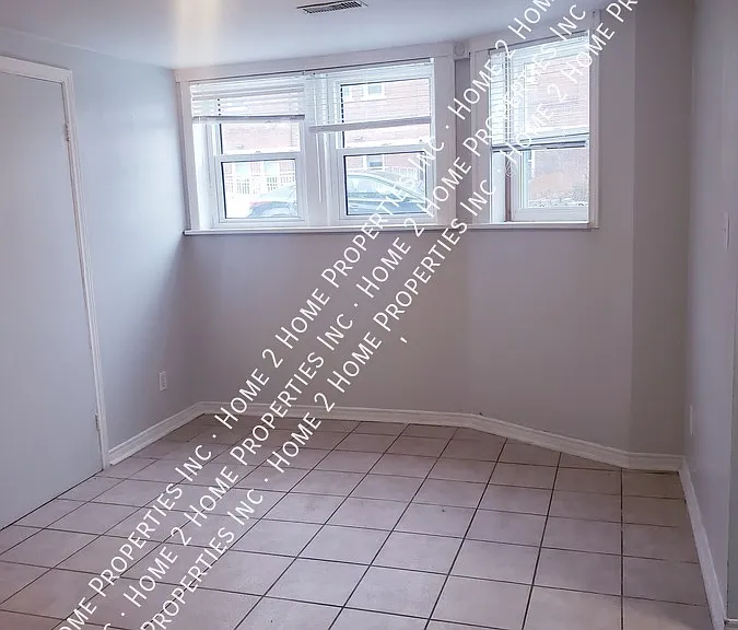 805 Giles Blvd E — Photo 6