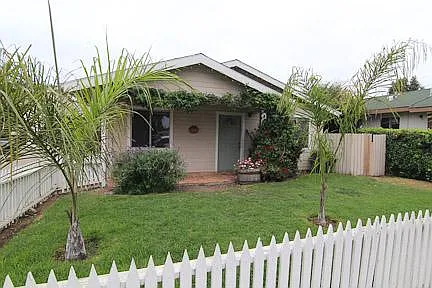 1219 Cacique St — Photo 3