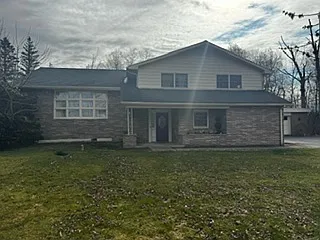 818 Griffin Pond Rd — Photo 1