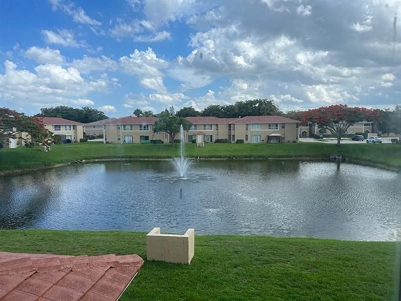 1st image of 10130 Twin Lakes Dr #4-L