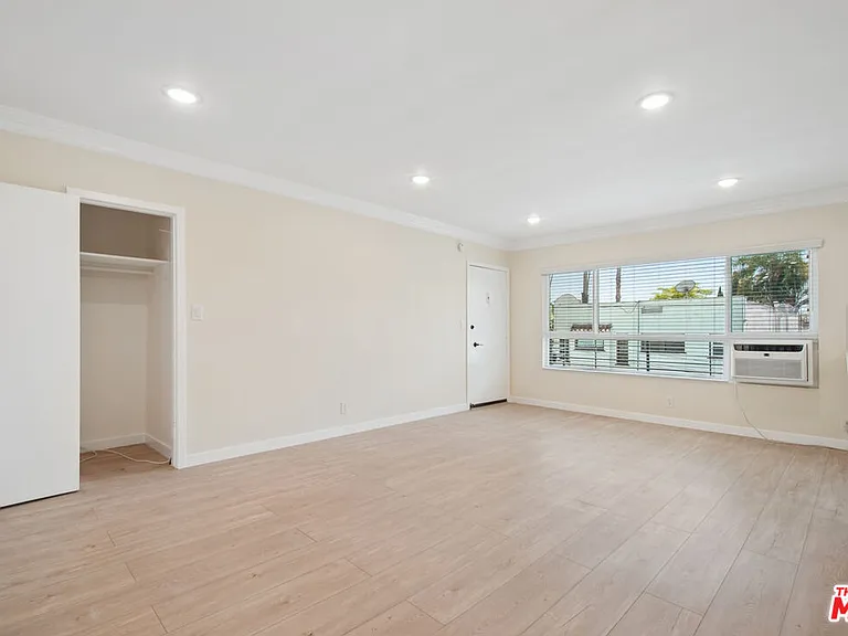 1215 N Hayworth Ave #206 — Photo 3