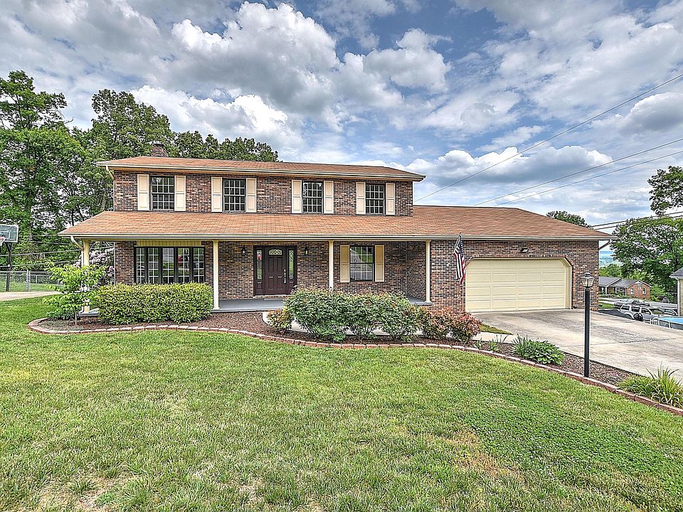 1st image of 900 Clara Dr
