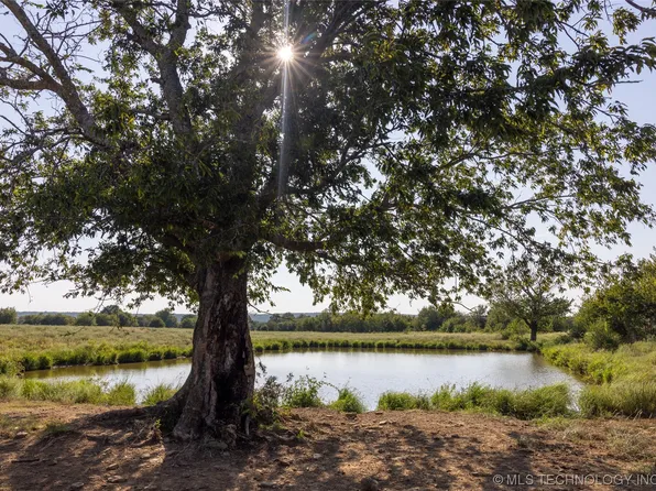 3 Boat Ramp Rd, Eufaula, OK 74432