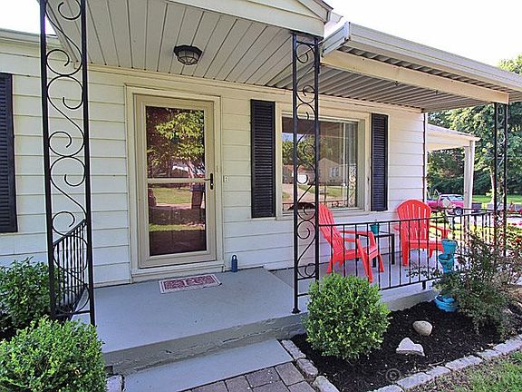 4th image of 1042 Stewart Dr