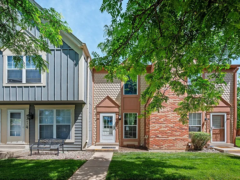 1683 S Blackhawk Way #B — Photo 2