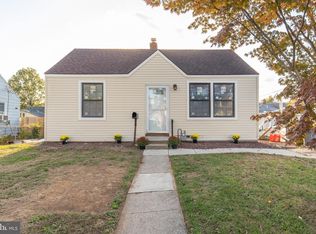 8 Circle Ln, Norwood, PA 19074