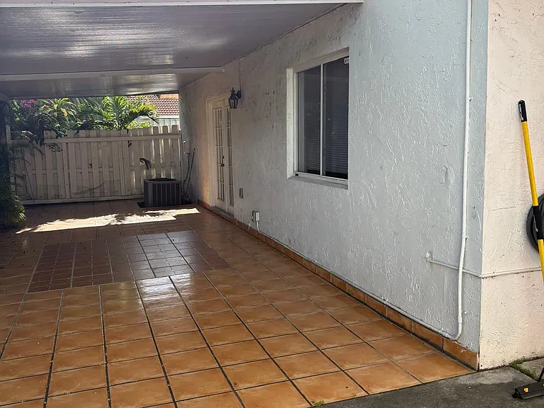 9752 NW 122nd Ter — Photo 3
