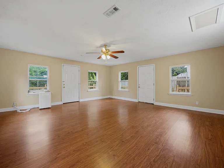 5054 Lancashire Ct — Photo 13