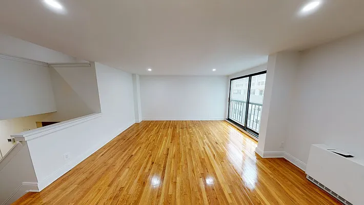 Rented by AZ REALTY NYC LLC | media 30