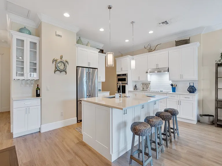 2010 Bridgepointe Cir #102 — Photo 7