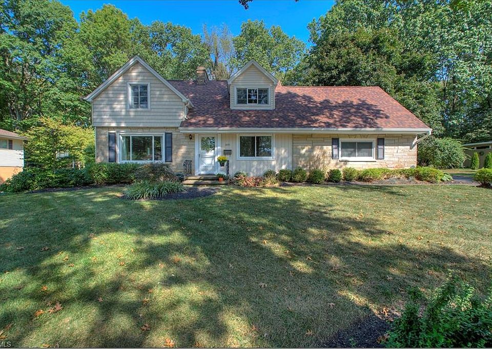 1st image of 3035 Oakridge Dr