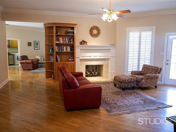 3rd image of 1409 Kingwood Cir