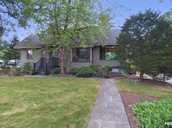 429 Sterling Pl, Ridgewood, NJ 07450