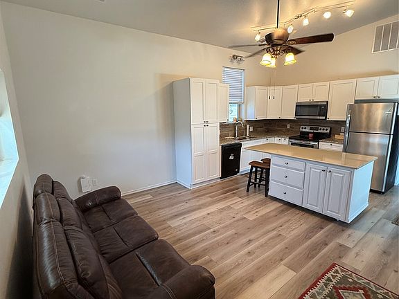 5th image of 139 Yellowstone Dr