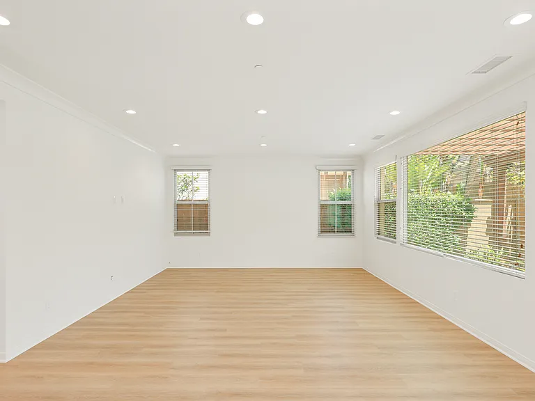 54 Lyndhurst — Photo 11