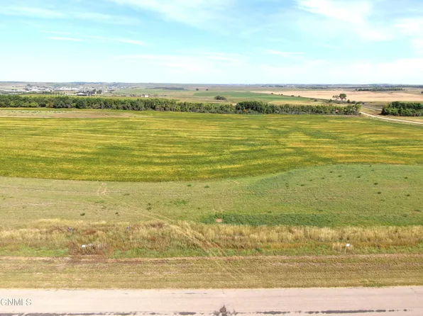 17010 Acadia Dr, Bismarck, ND 58503