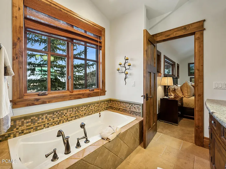 2520 Bear Hollow Dr — Photo 26