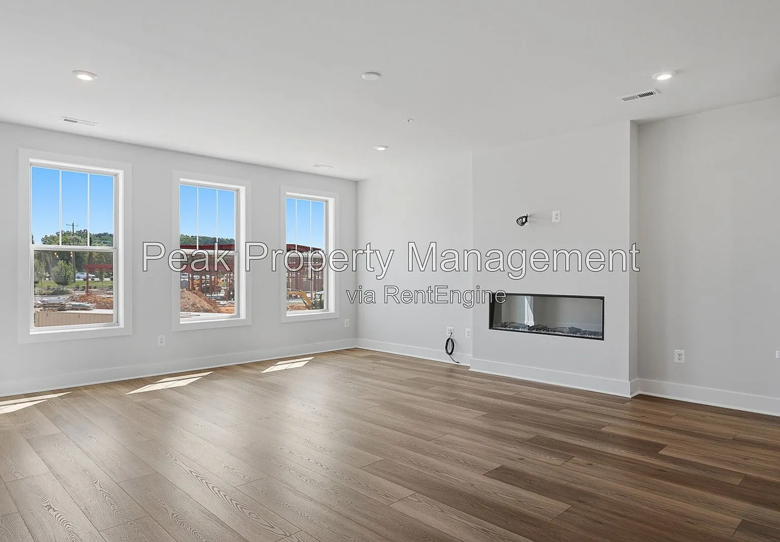 3 bed, 2.5 bath, 1573 sqft, $3,100 — Photo 4