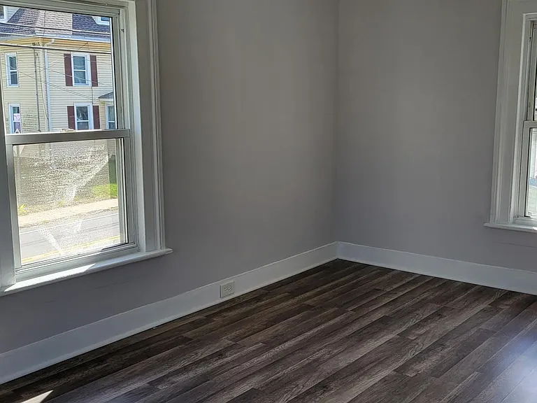 22 Maple St — Photo 3