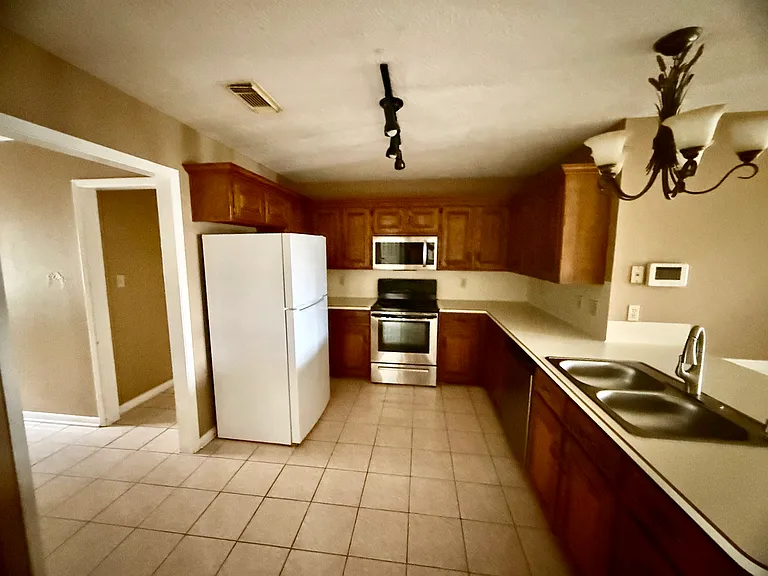 4631 Inwood Dr — Photo 5