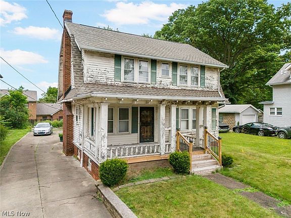 3rd image of 562 Fernwood Dr