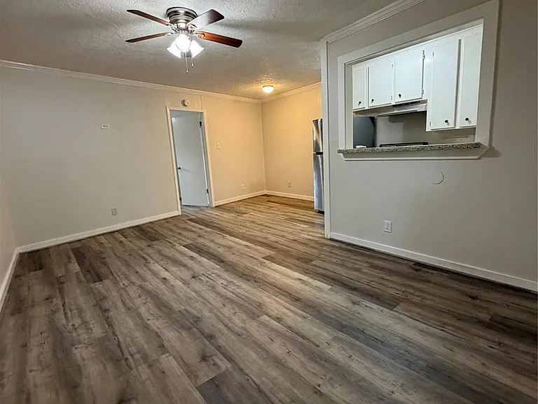 4811 Oakland St #6 — Photo 7