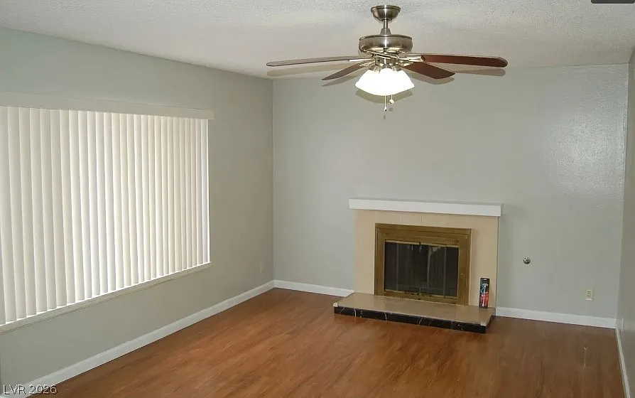 3 bed, 2.0 bath, 1337 sqft, $1,895 — Photo 2