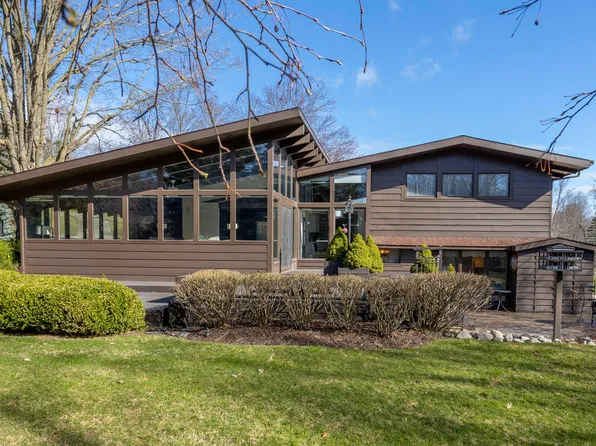 712 Cypress St, Big Rapids, MI 49307