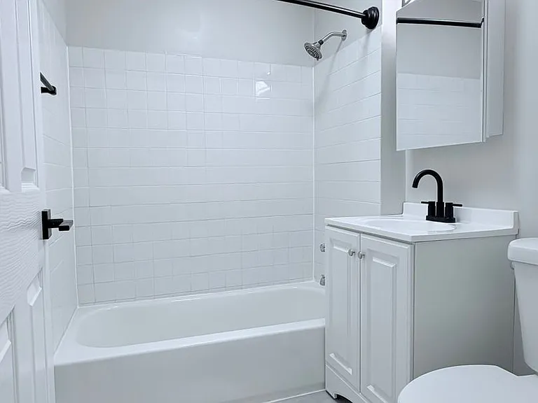 2411 W McLean Ave — Photo 3