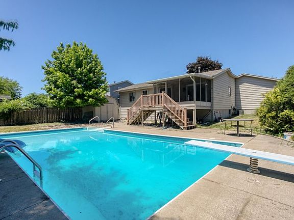 3rd image of 2836 Bluewater Ln SW