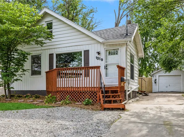 1219 Merle Hay Rd, Des Moines, IA 50311