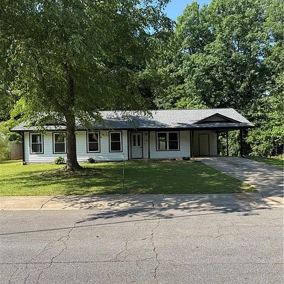 4635 Lois Dr — Photo 1