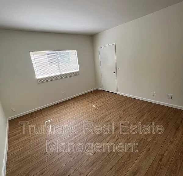 2713 Montrose Ave #4 — Photo 10