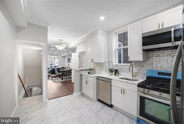 2402 Presbury St — Photo 8