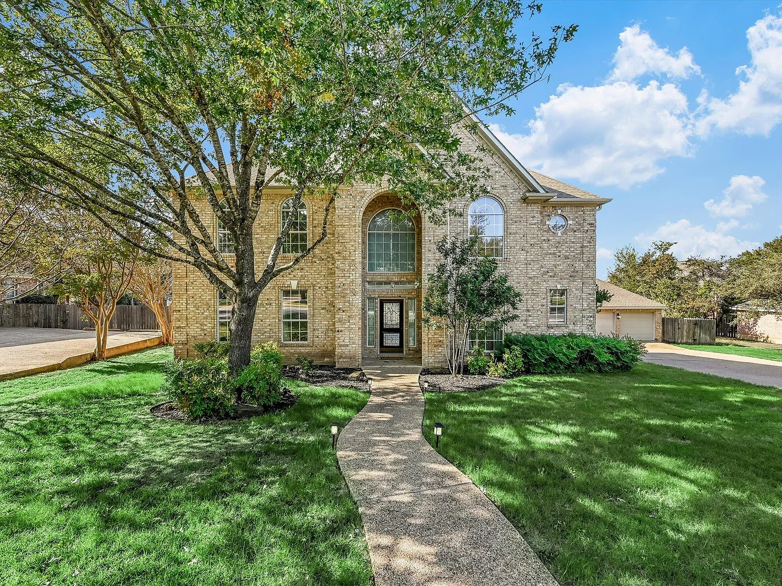 4 bed, 3.5 bath, 3079 sqft, $4,000 — Photo 1