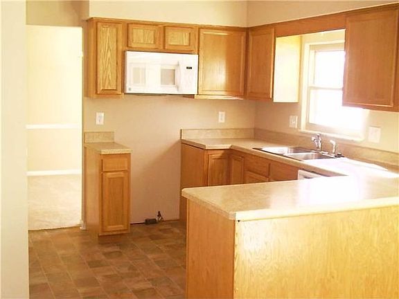 3rd image of 10445 Wexford Ct NW