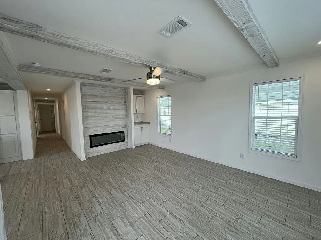 3 bed, 2.0 bath, 1356 sqft, $1,549 — Photo 4