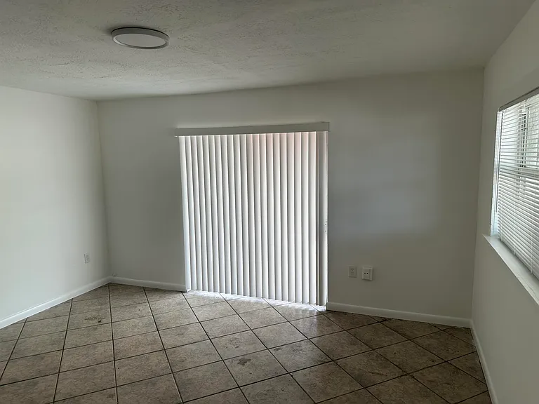 115 Maple Ave — Photo 11