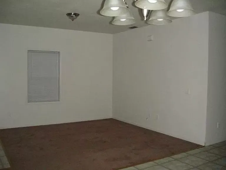 2770 Weaver Dr — Photo 2