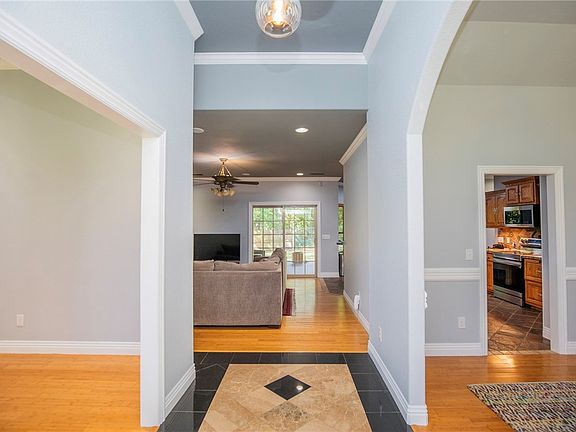 4th image of 6 Morganshire Ln