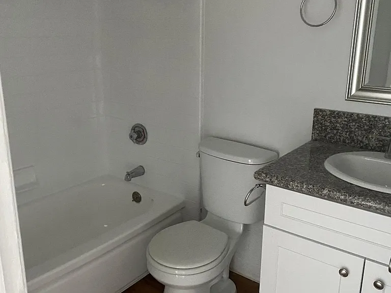 8512 Balboa Blvd #11 — Photo 11