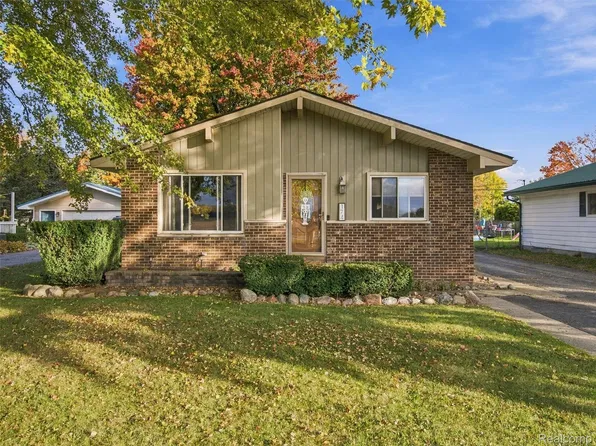 174 W Borland Rd, Imlay City, MI 48444