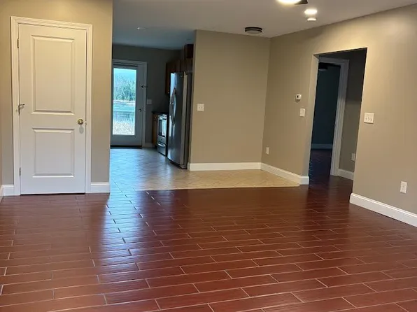 9 Wood Duck Ln #1, Gardiner, ME 04345