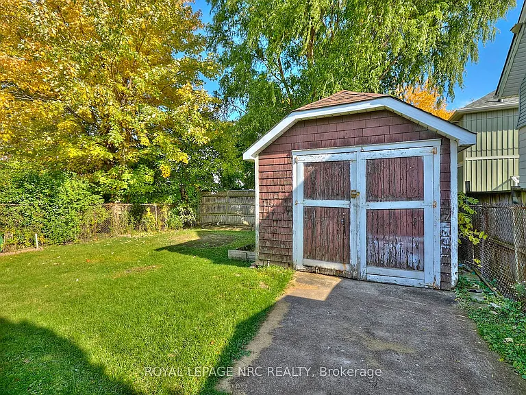 4592 6th Ave — Photo 36