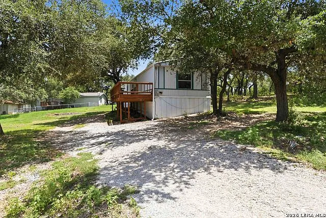 3 bed, 2.0 bath, 1152 sqft, $1,196 — Photo 2