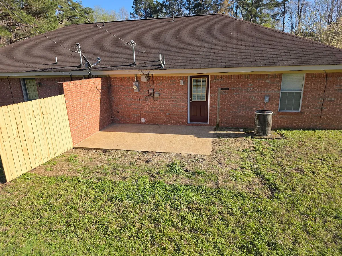 Building Photo - 109 Stanford Dr #10-A